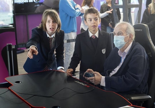 Mayores y jóvenes unidos para no desbordarse en 'Sea of Thieves',