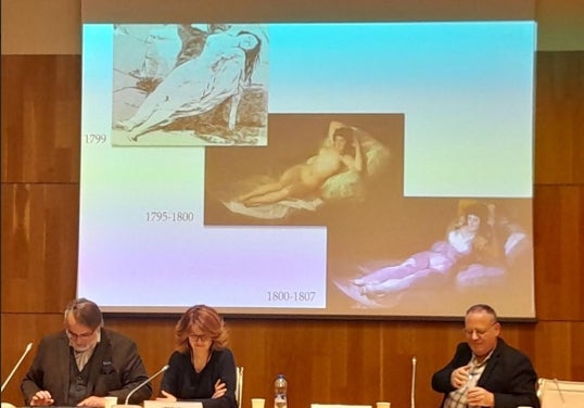 José Ramón Pérez-Accino y Verónica Buey, durante su intervención en el encuentro del Museo Arqueológico Nacional, junto a Antonio Pérez Largacha (UNIR)