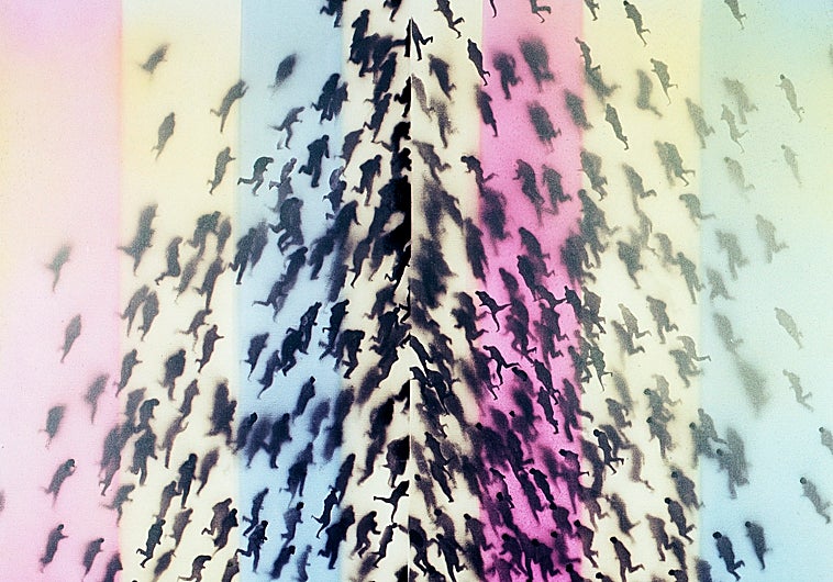 Imagen principal - En las imágenes, 'Superposición' (1971), de Juan Genovés; 'Cerdito teatrero' (2023), de Luis Gordillo; y 'Metallic Brushstroke Head (1992), de Roy Lichtenstein
