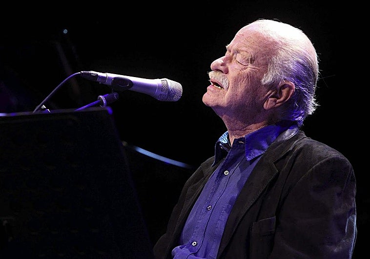 Gino Paoli, durante un concierto en 2011.