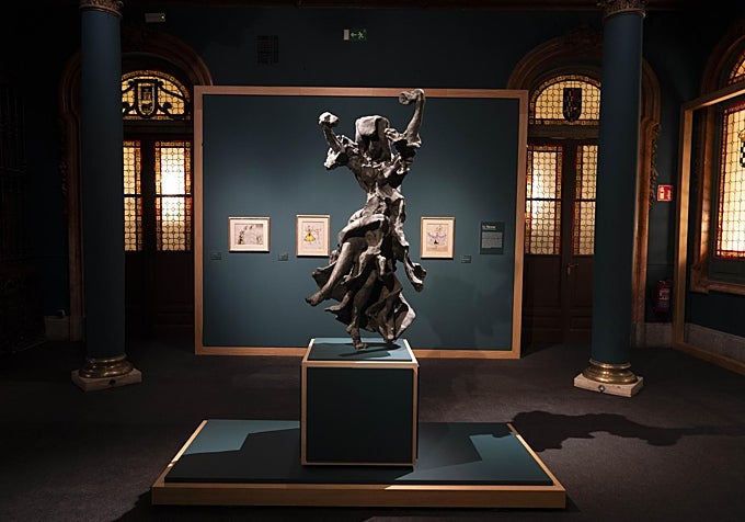 Dalí'nin 'La Crótalos'u. Sanatçının flamenko partilerinde dans eden küçük bir çingenenin heykeli.