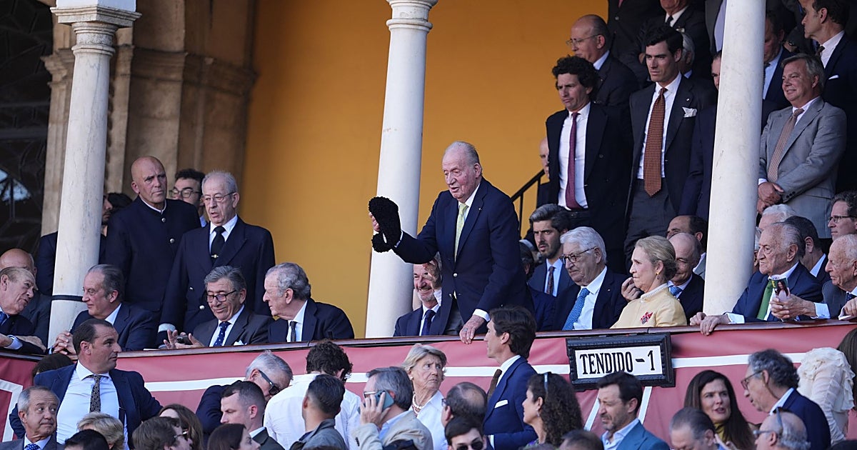 Sevilla se rinde ante don Juan Carlos y sigue proclamando la corona del toreo de Morante