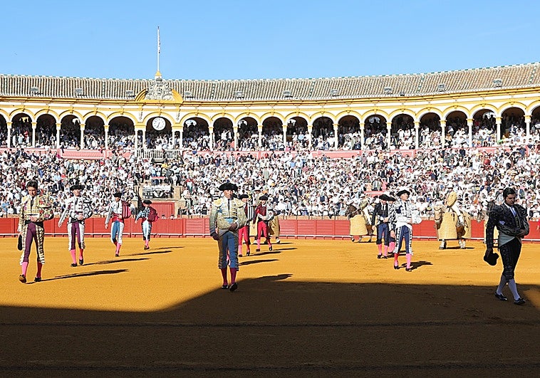 Paseíllo de la corrida del Domingo de Resurrección en Sevilla