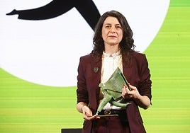 Samanta Schweblin se lleva el millón de euros del premio Aena con los relatos de 'El buen mal'