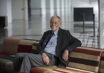 Eduardo Mendoza, continúa la fiesta, la risa