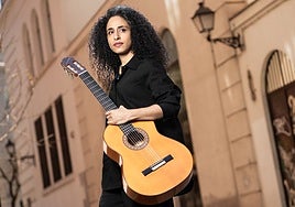 La odisea de una guitarrista flamenca iraní: «Va contra mis principios tocar con velo»