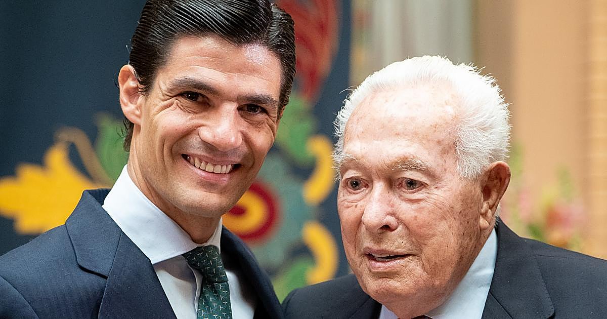 Pablo Aguado a Curro Romero: «Sólo le pido a Dios seguir los pasos de grandeza y categoría humana que usted nos demuestra»