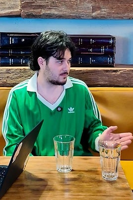  precariedad, trabajo infinito y el centralismo de Madrid y Barcelona