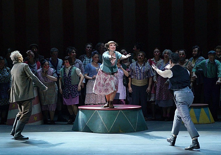 'La novia vendida triunfa en Madrid al tercer intento