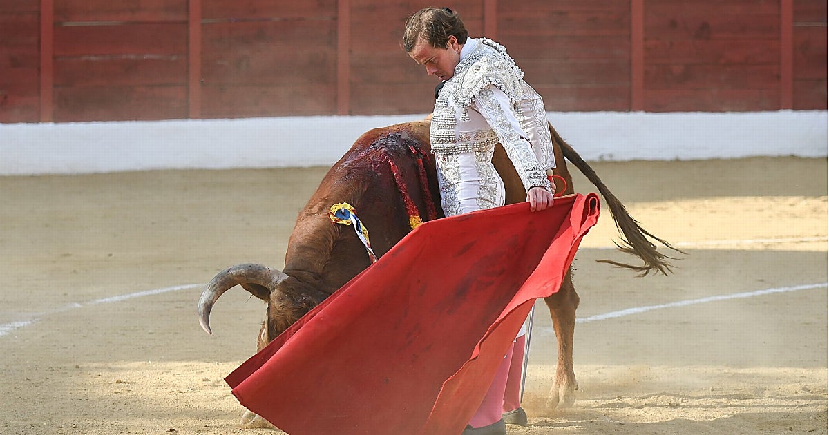 Javier Cortés deletrea el toreo al natural en la Copa Chenel