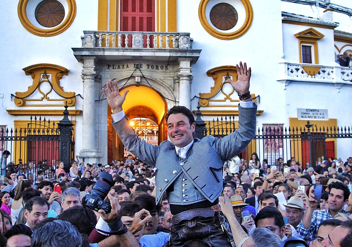 Andy Cartagena sale a hombros por la Puerta del Príncipe