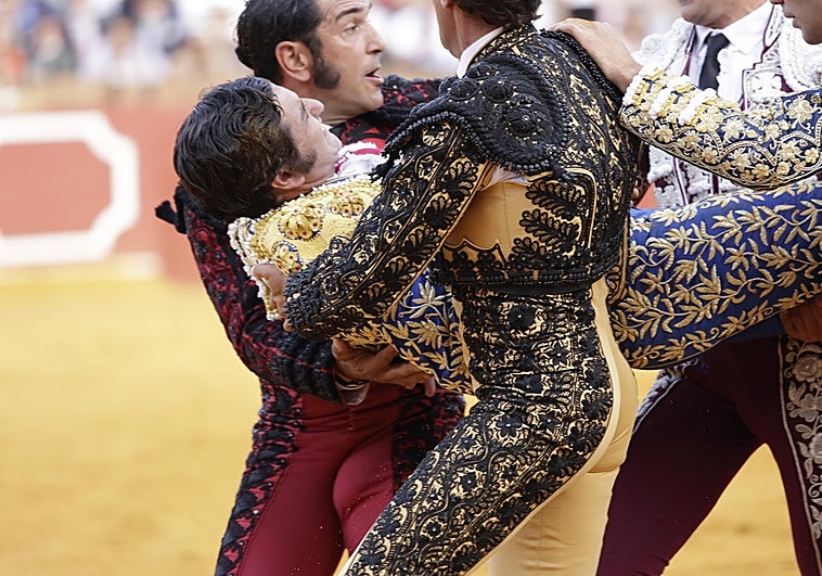Pronóstico muy grave para Morante tras una cogida en la Feria de Sevilla