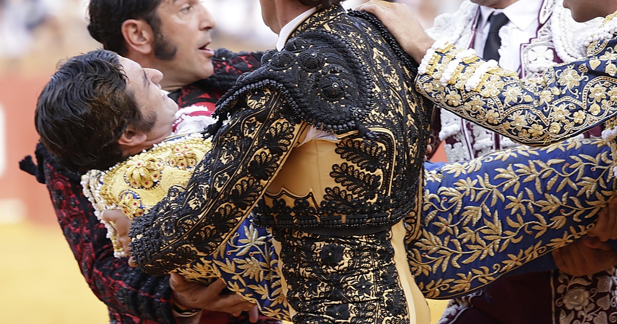 Morante sufre una cogida en us segunda de esta tarde en Sevilla