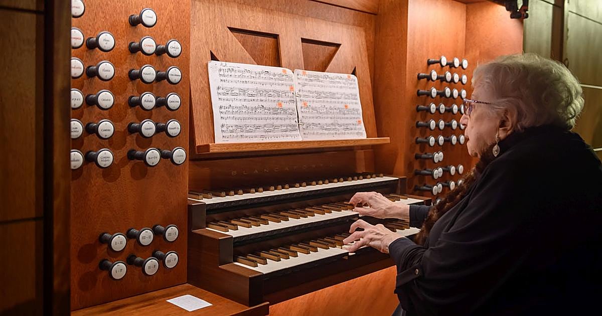 Montserrat Torrent, organista centenaria: «La música es mi reto, mi alegría y mi canto a la vida»