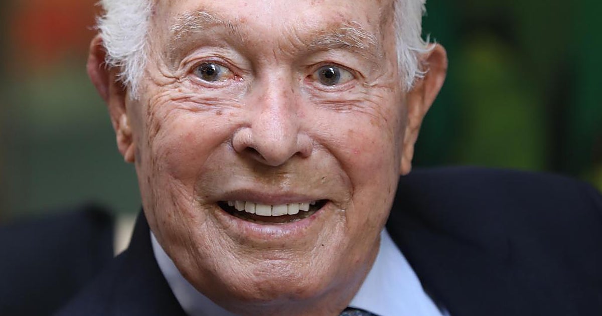 Curro Romero recibe el alta tras un ingreso en el hospital Virgen Macarena de Sevilla: «Hemos estado en un 'ay'»