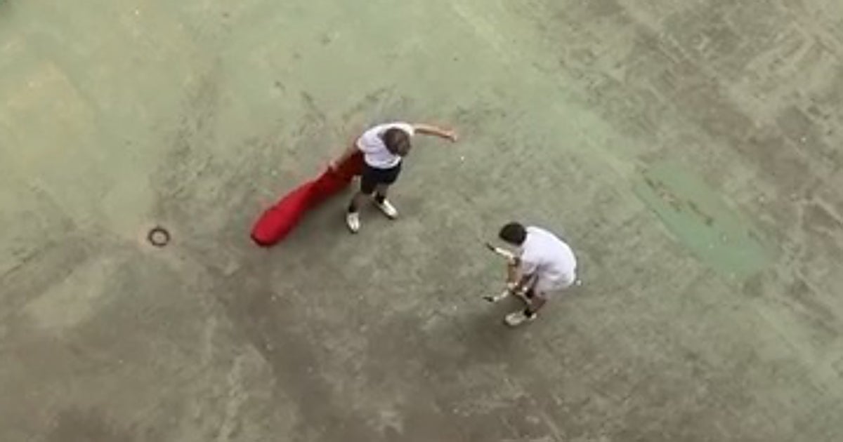 Unos jóvenes apuntalan el futuro de los toros capote en mano junto a la Feria de Sevilla