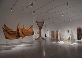 El Reina Sofía despliega el fascinante universo de Aurèlia Muñoz en su centenario