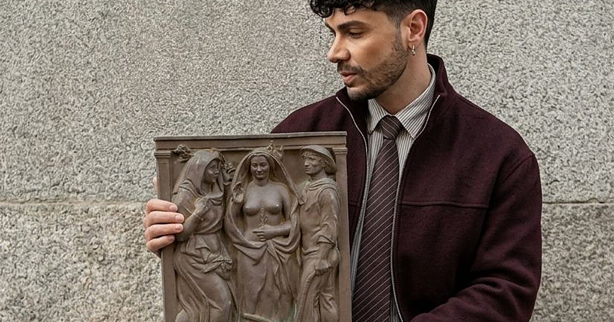 Recuperan en el Rastro una placa robada a un monumento del conquistador Hernando de Soto hace 27 años