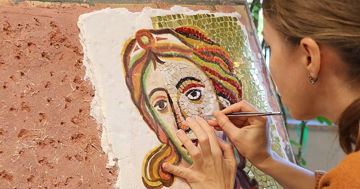 Dentro de la única 'universidad' del mundo dedicada en exclusiva al arte del mosaico