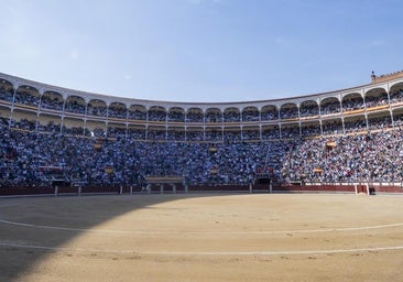 San Isidro hace historia: colgados diez carteles de 'No hay billetes' antes del primer clarinazo