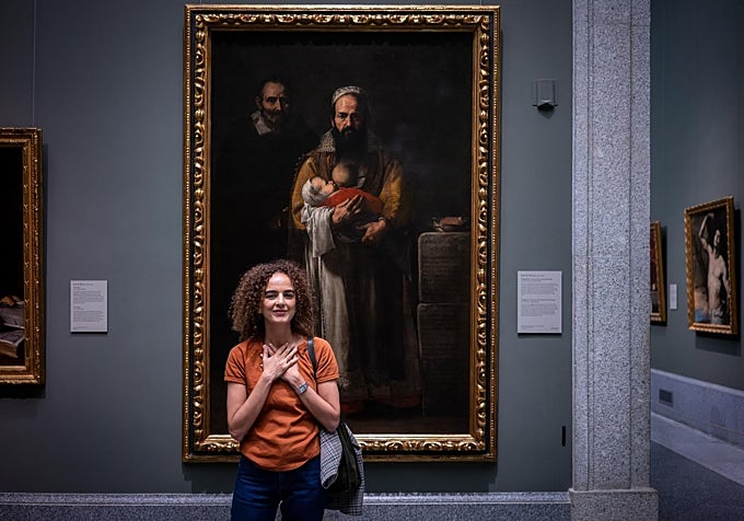 Leila Slimani frente a 'La mujer barbuda', de José de Ribera