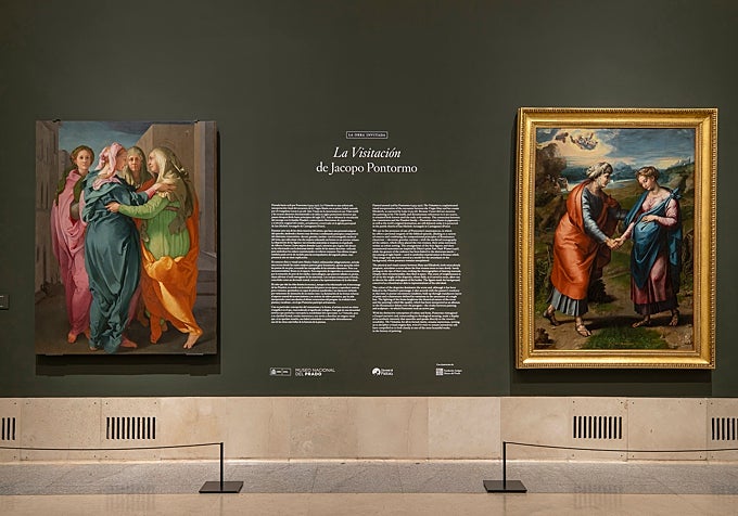 A la izquierda, 'La Visitación', de Pontormo. A la derecha, 'La Visitación', de Rafael. Ambas cuelgan juntas en el Prado.