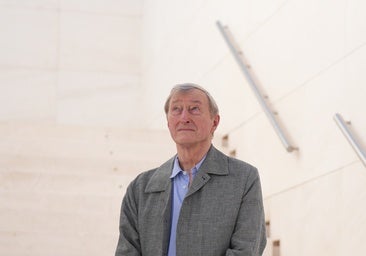Julian Barnes: «Nadie ha escrito nunca un libro que nos consuele de la muerte»
