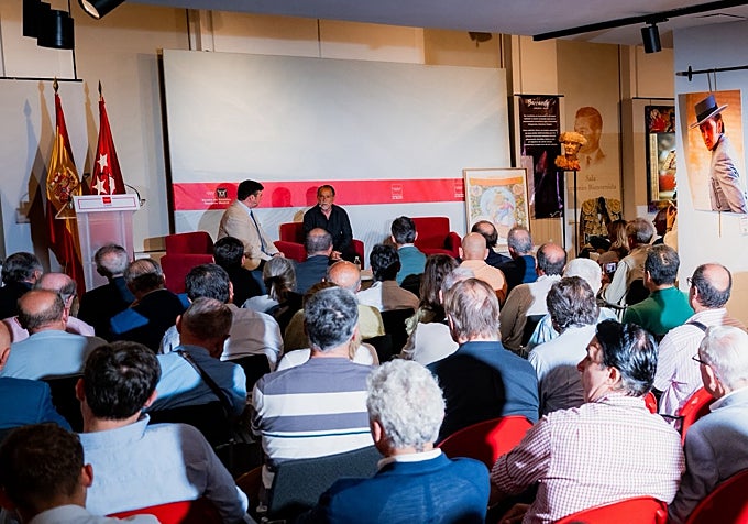 La sala Bienvenida hasta la bandera para homenajear a Esplá