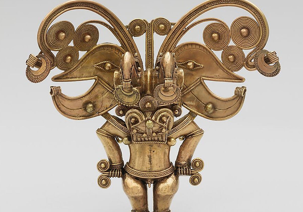 Colgante de los Tairona de la Sierra Nevada de Santa Marta (900–1600 d. C) en la muestra de los Cloisters del MET.
