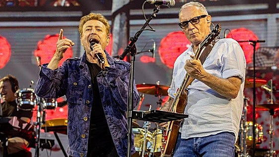 El Último de la Fila exhibe en directo su increíble imaginario musical