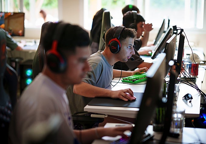 Parte del equipo de 9z Globant entrenando en la 'gaming house' de Madrid