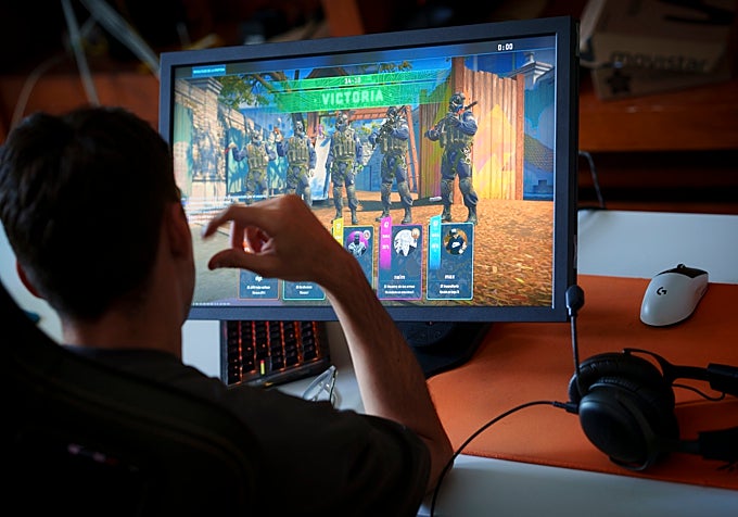 Parte del equipo de 9z Globant entrenando en la 'gaming house' de Madrid