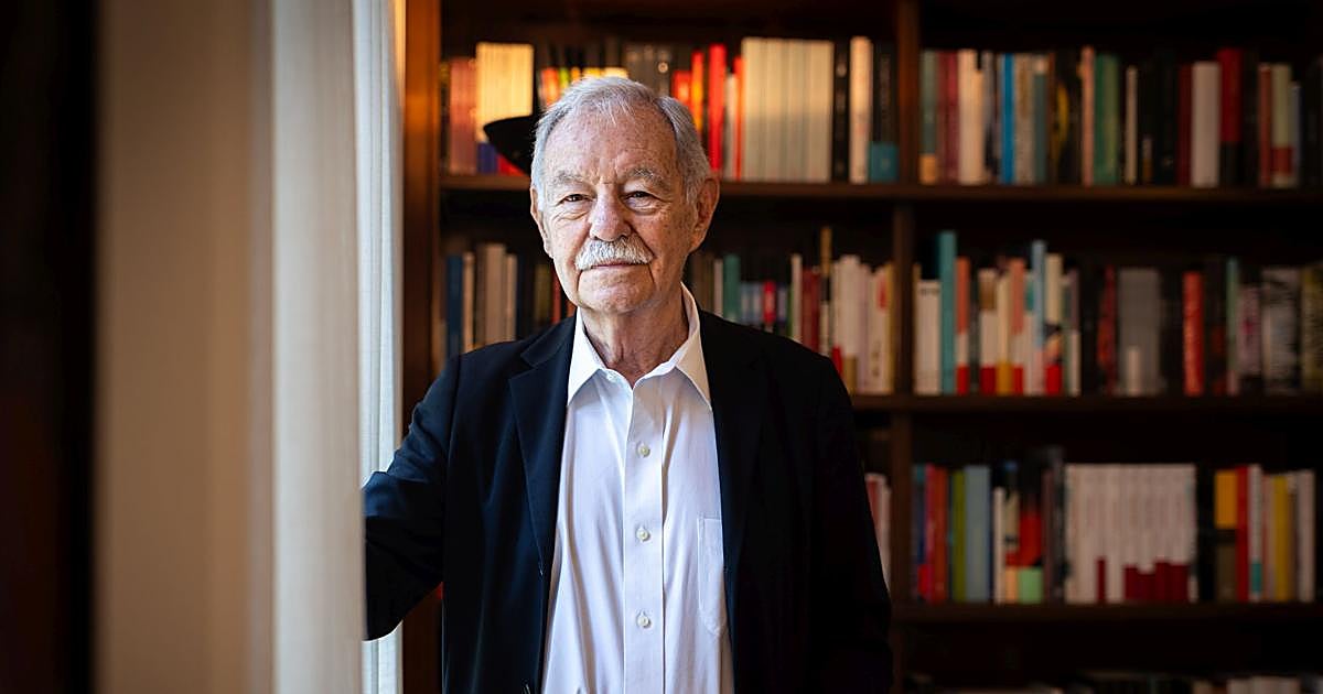 Eduardo Mendoza: «A las grandes novelas del siglo XIX les sobran muchas páginas»