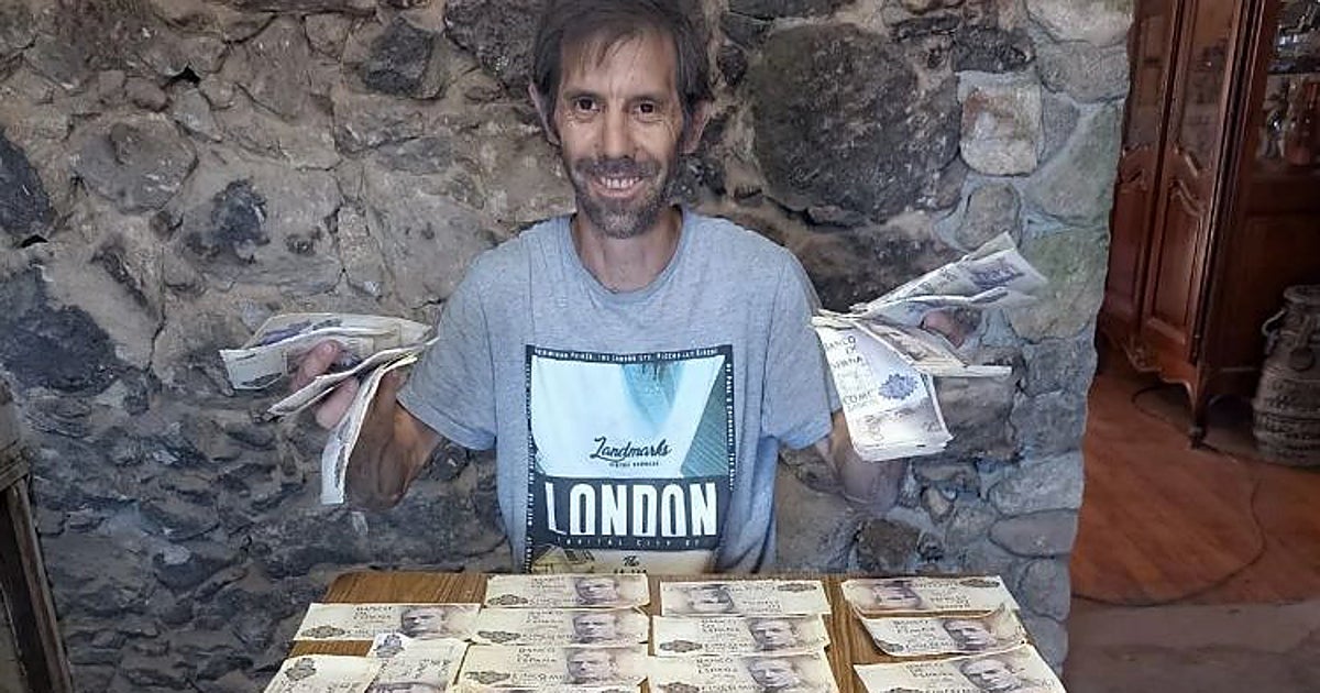 El albañil que encontró millones de pesetas escondidos en la casa que reformaba