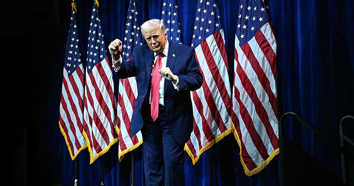 «Mejor que Elvis y sin guitarra»: Trump se coloca como estrella del 250º aniversario de EE.UU. tras la desbandada de artistas