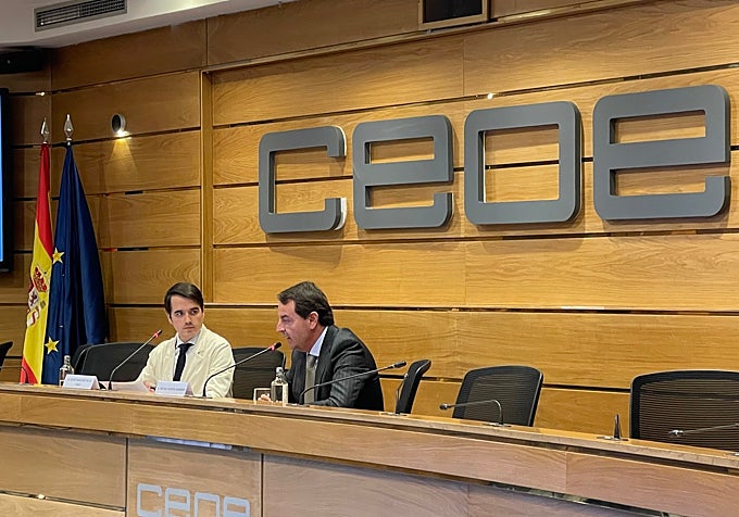 Diego Sánchez de la Cruz y Rafael G. Garrido en CEOE