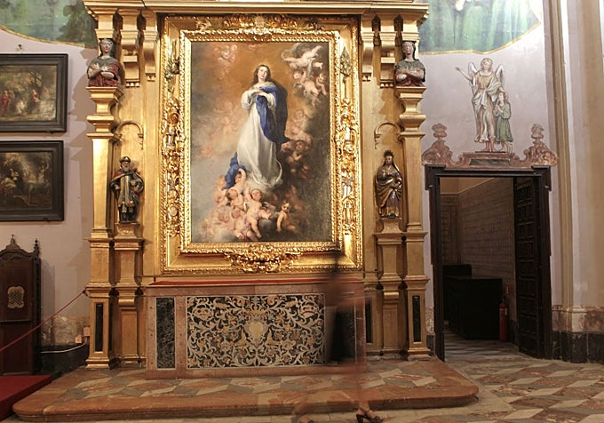 La Inmaculada de Los Venerables con su marco original volvió en 2012 al retablo donde permaneció hasta 1813, fecha en la que la pintura fue expoliada por el mariscal Soult, durante la exposición 'Murillo y Justino de Neve. El arte de la amistad'.