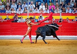 Figuras en son de guerra