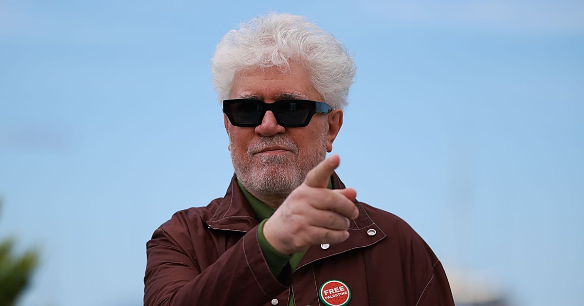 Almodóvar debuta en la novela con 'El hombre que solo escrib