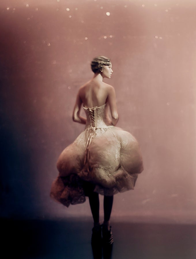 Paolo Roversi. 'Sara Grace, París, 2018'.