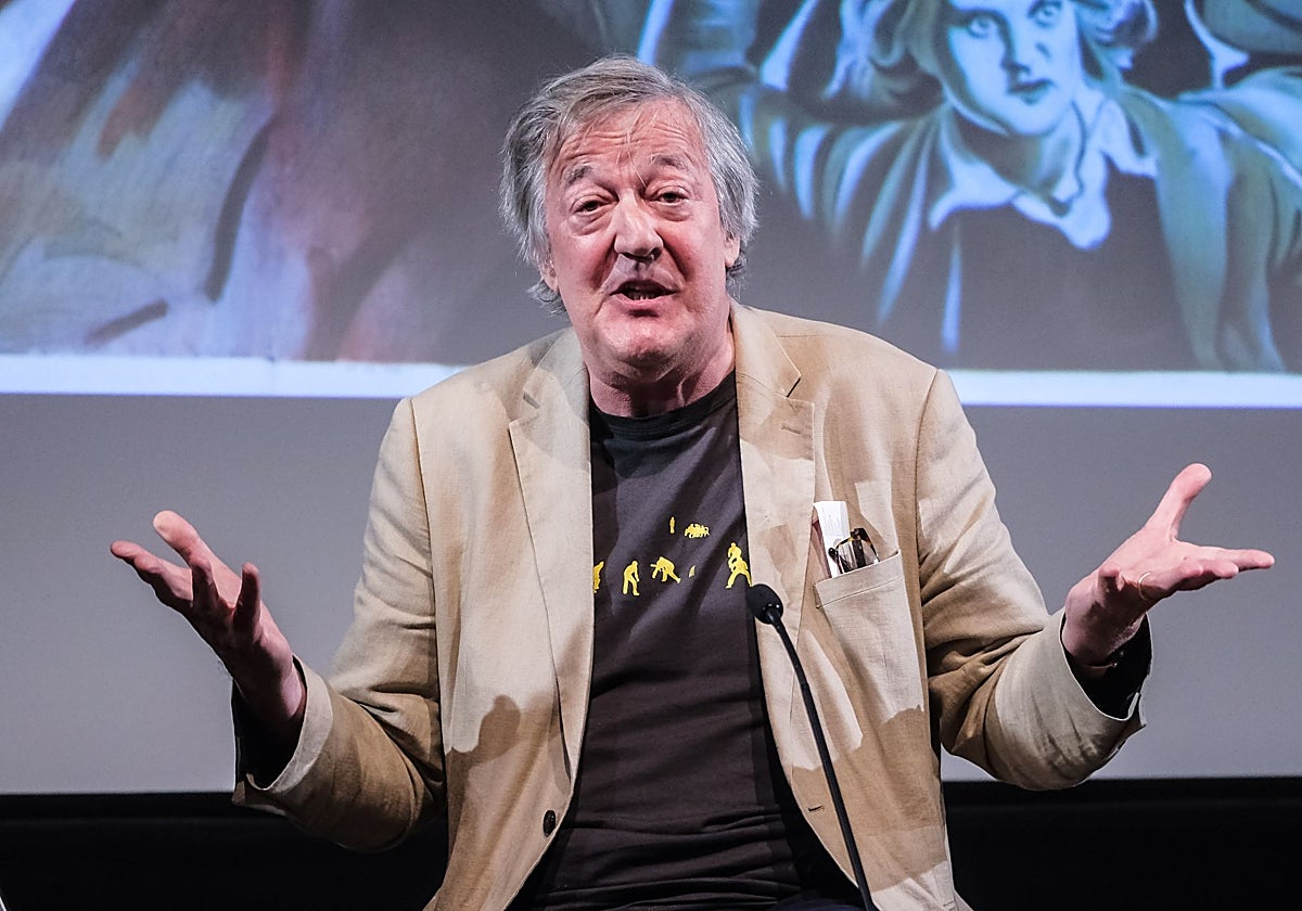 Stephen Fry: «Nuestro mundo es tan caótico como el de los dioses griegos»