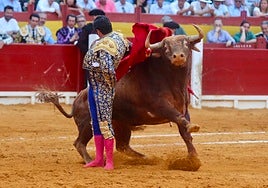 El arte descalzo y arrebatado de Morante se niega a salir a hombros