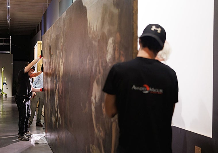 Imagen principal - Montaje de la exposición 'Arte y misericordia'.