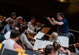 Gustavo Dudamel aplaza sus conciertos en España por el terremoto de Venezuela