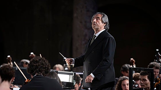 Riccardo Muti pide y no siempre obtiene en el Festival de Granada