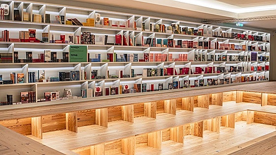 El club de lectura de Dua Lipa se convierte en una librería en Oporto