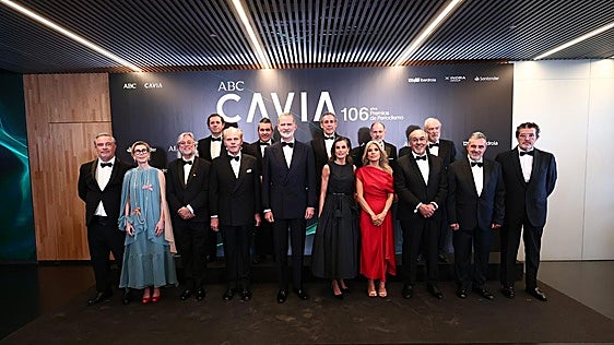La entrega de los premios Cavia 2026: Karina Sainz Borgo, Gallego & Rey y 'La Contra' de 'La Vanguardia', los galardonados