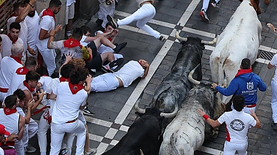 Los Cebada Gago dejan el primer herido por asta de toro en un rápido encierro