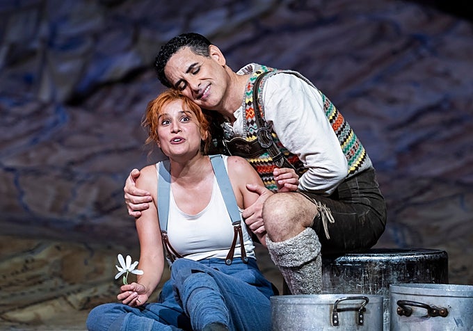 Sara Blanch ay Juan Diego Flórez, en 'La Fille du Régiment', de Donizetti. The Royal Opera, Londres.