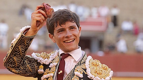 Madre antitaurina y primer triunfador de San Fermín: la historia de Aarón Palacio